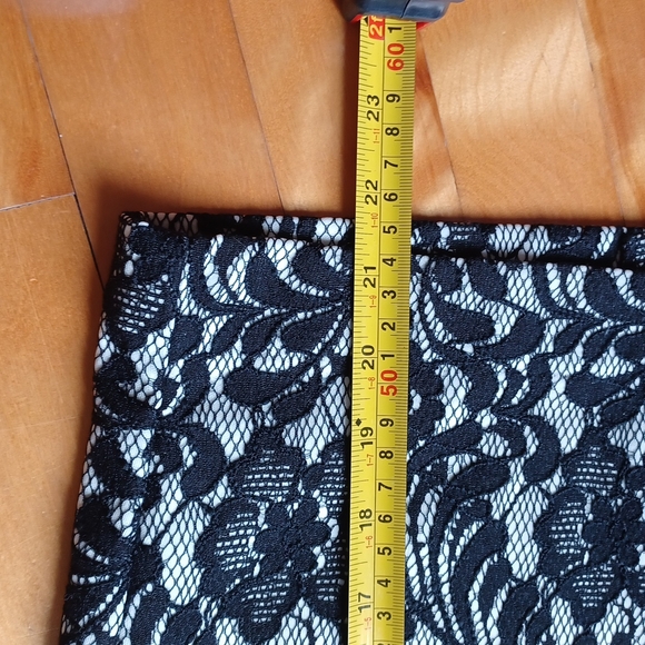 Black and white lace skirt Size 4 - Picture 7 of 8